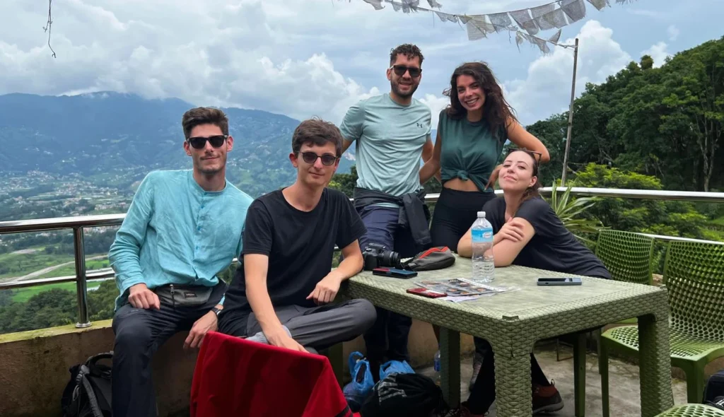 Volontariato in Nepal: Un'Esperienza di Vita – Il Racconto di Giulia 1 Group hiking to Nagarkot