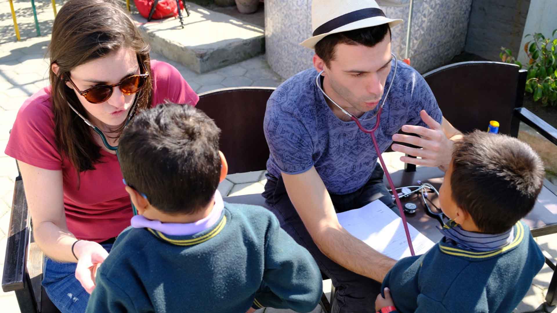 friends volunteering