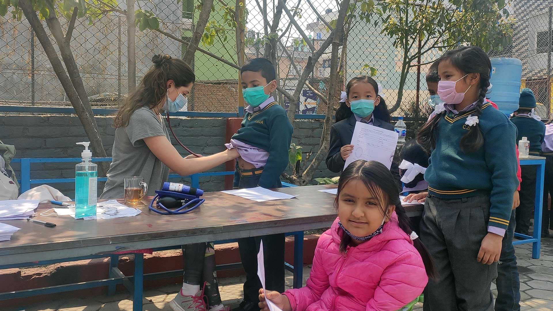 trabajo voluntario médico en nepal