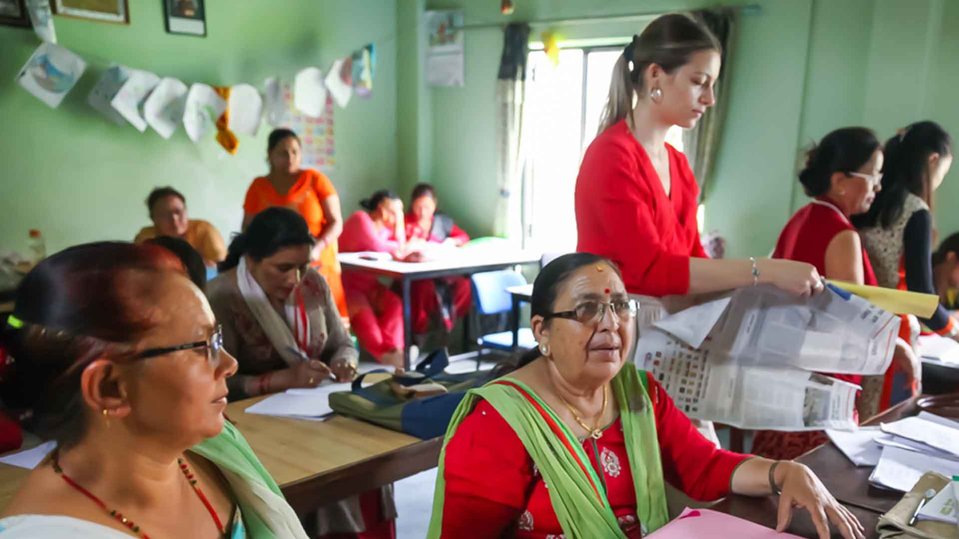 volunteers give art workshop at women center